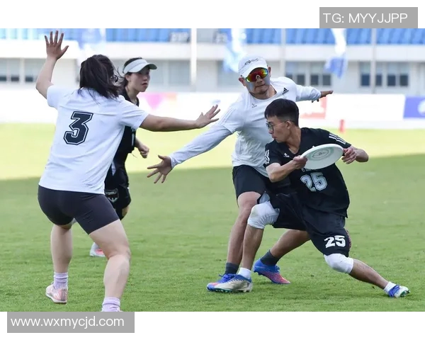 南京飞盘队与武汉飞盘队赛后状态分析与表现总结